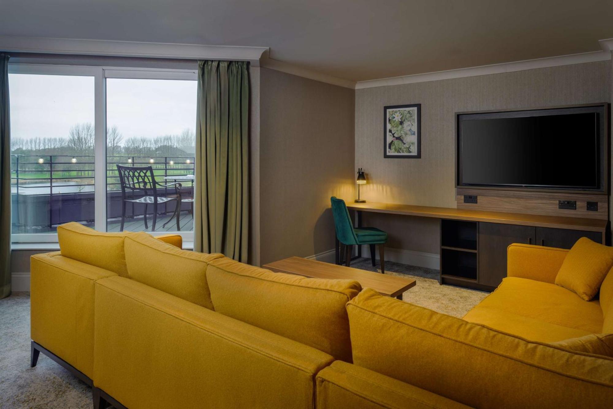Hotel Doubletree By Hilton Belfast Templepatrick Esterno foto