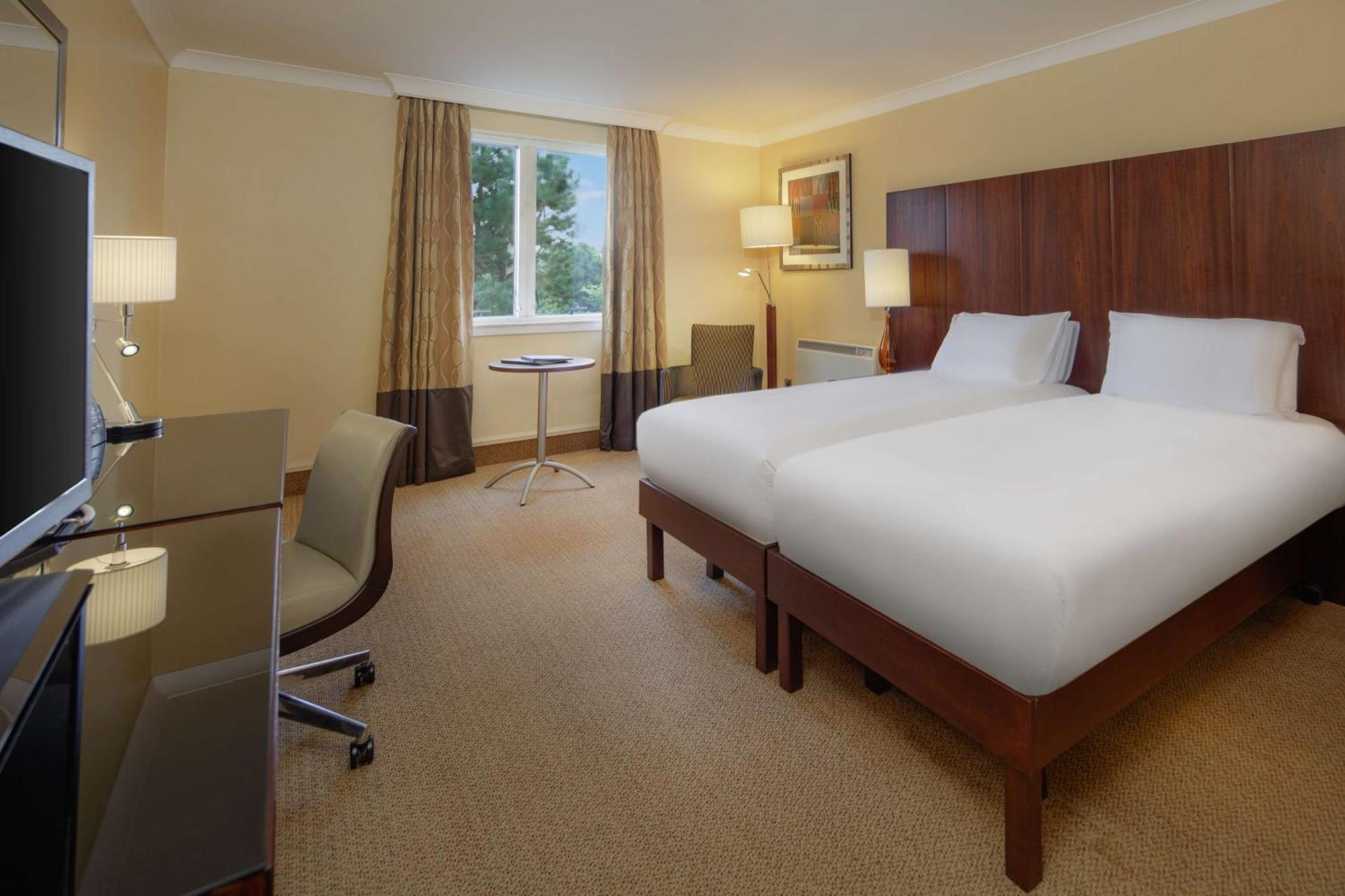 Hotel Doubletree By Hilton Belfast Templepatrick Esterno foto